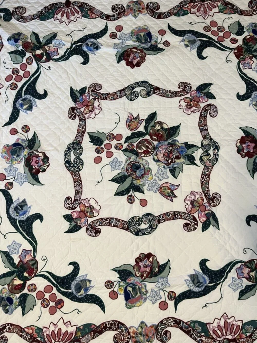Vintage Floral Appliqué Quilt With Scalloped Edge & Matching Shams Handmade Set